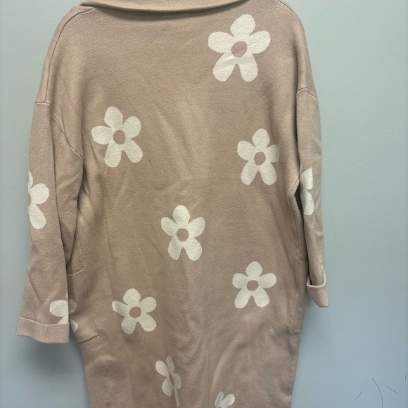 Daisy Print Sweater Coat - Picture 5 of 5